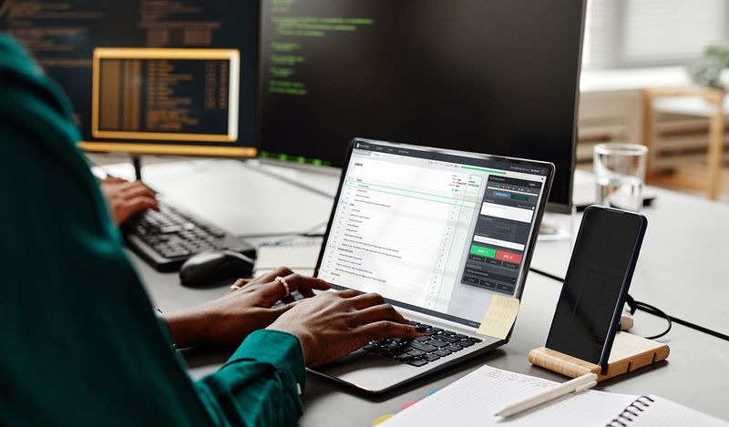 Image of someone typing at a laptop using testpad@